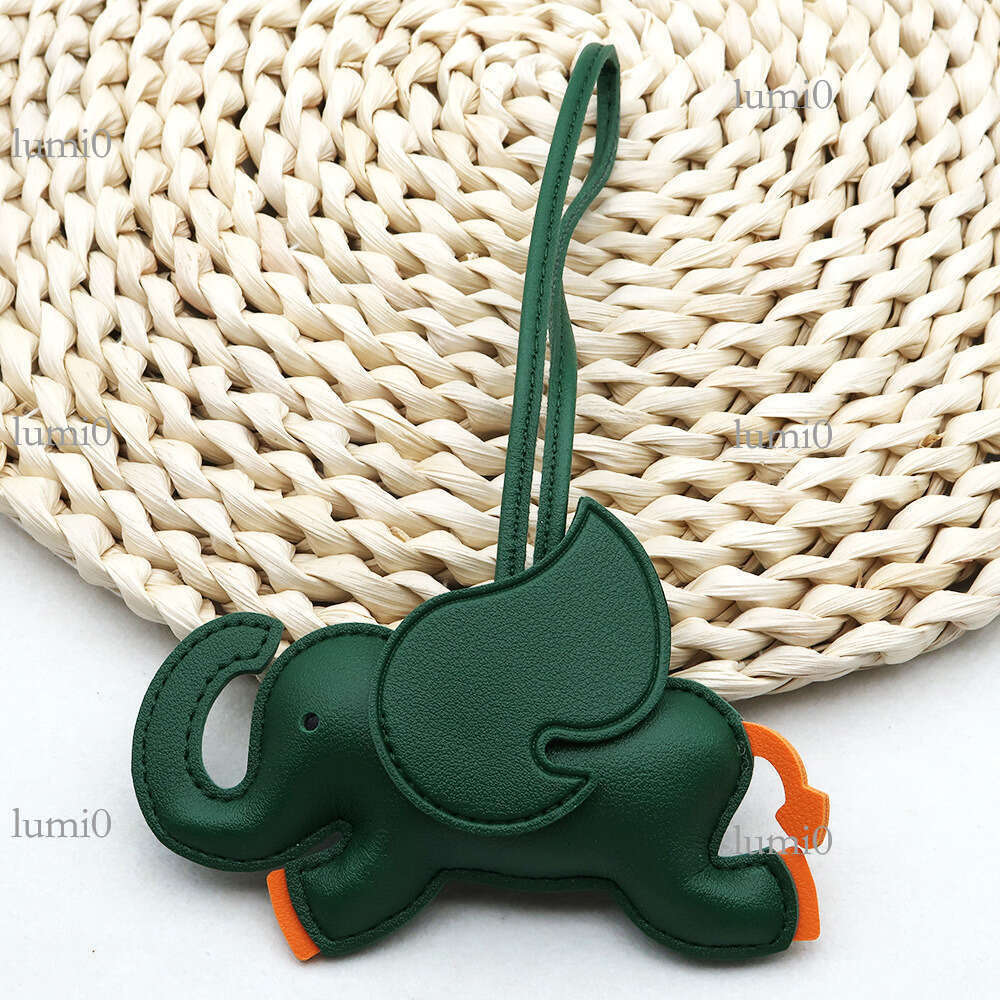 Mascot Dumbo PU Leather Pendant Creative Cute Cartoon Elephant Stuffed Bag Charm Car Keychain