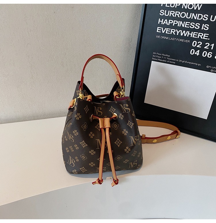 Designer Luxury Bag Bag Vintage Floral Print Letter Drawstring Bucket Bag 2025 New Fashion Niche Light Luxury Versatile Shoulder Crossbody Handbag