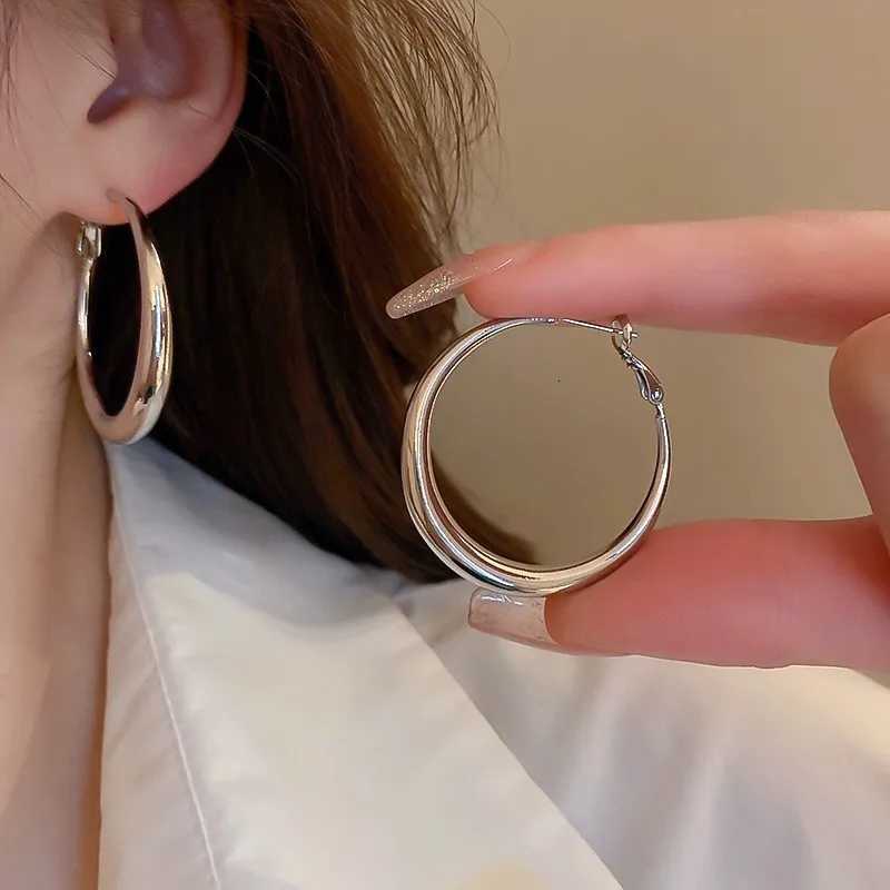 3D Simple Exaggerated Metal Round Hoop Earrings for Women Holiday Party OL Fashion Y2K Jewelry Big Ear Accessories XJ250814