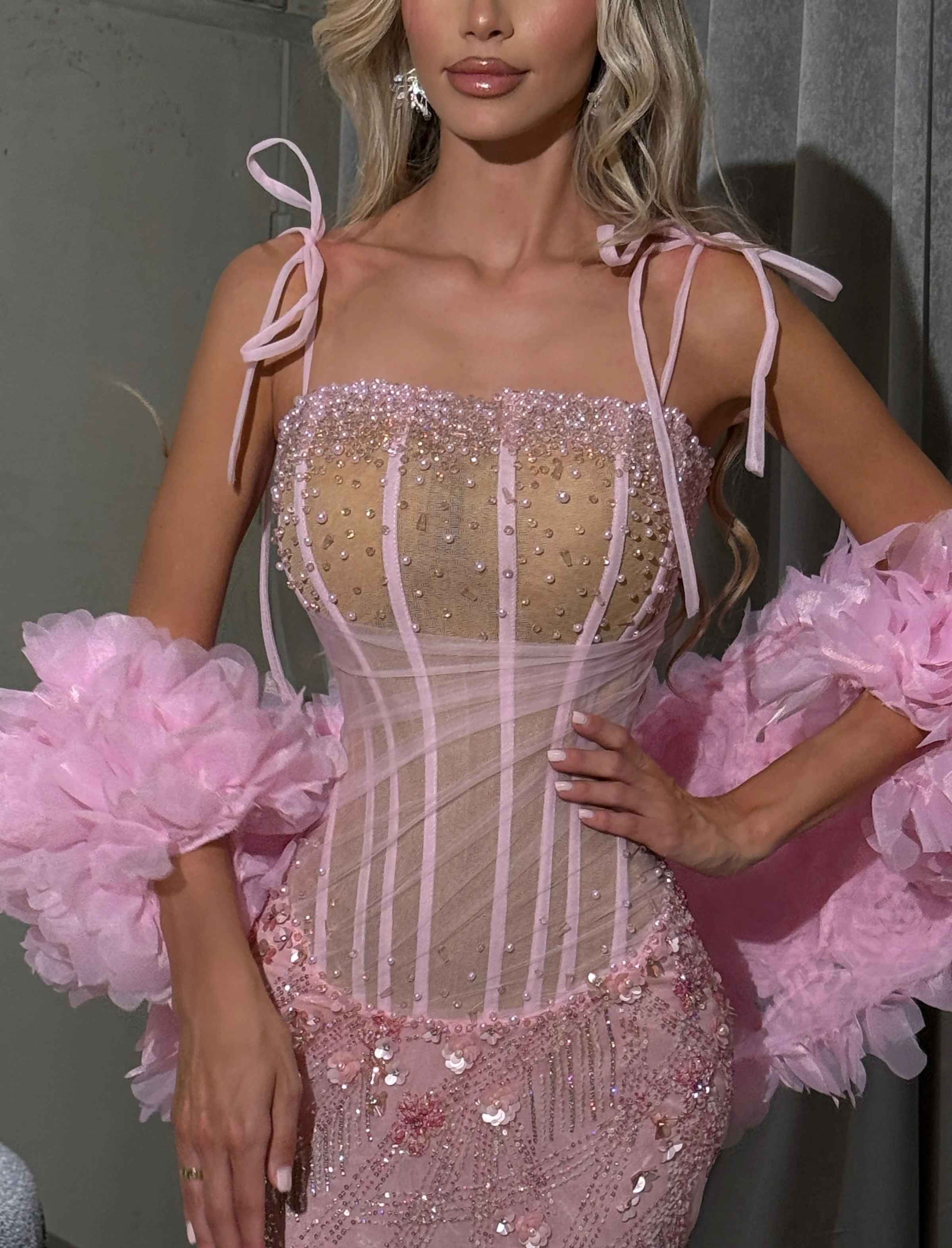 Elegant Spaghetti Straps Prom Dresses Sexy Sequined Crystal Sleevless Evening Gowns See Through Ruffle Party Dress Customized