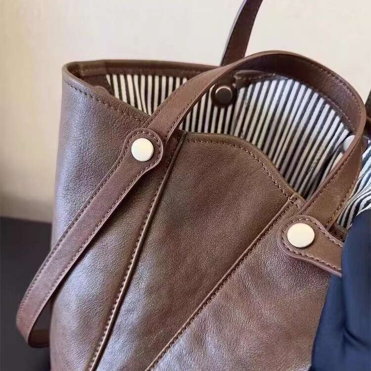 High-End Bucket for Women 2025 Autumn Winter New Large Capacity Underarm Versatile Tote Commuter Bag