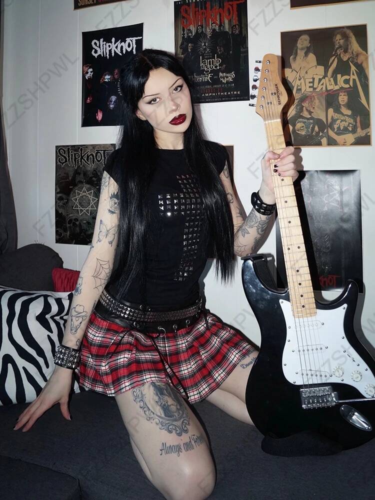 2025 Gothic punk rock hip-hop women's short sleeved T-shirt sexy slim fit chic casual basic metal decoration crop trend top Y K Emo girls' c