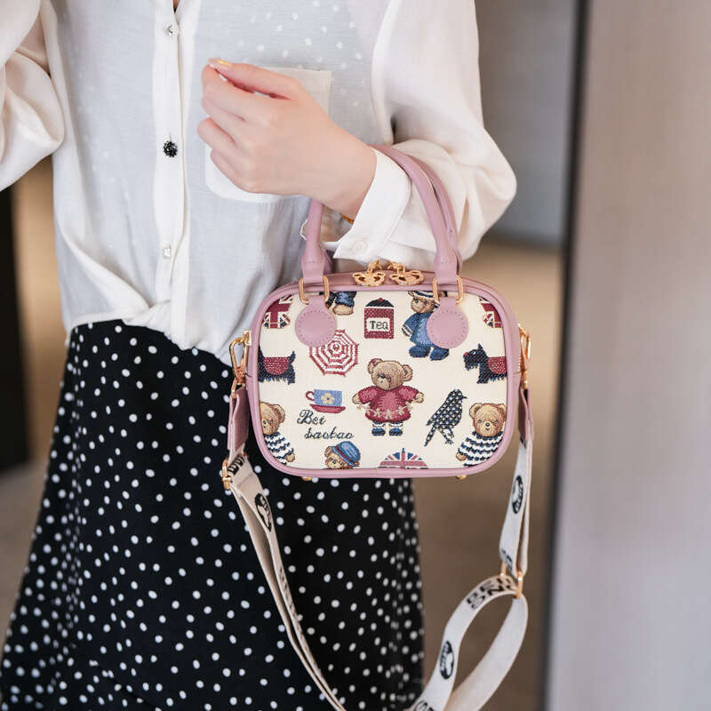 New Bear Beibao Embroidery Crossbody Fashionable Internet Celebrity Shoulder Bag High Quality