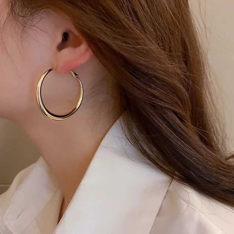 3D Simple Exaggerated Metal Round Hoop Earrings for Women Holiday Party OL Fashion Y2K Jewelry Big Ear Accessories XJ250814