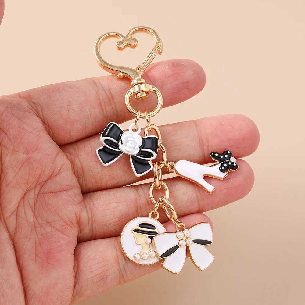 Aihua Brand Design Crystal Number 5 Bowknot Perfume High Heels Keychains for Women Handbag Pendant Keyrings Jewelry Gifts Y250814