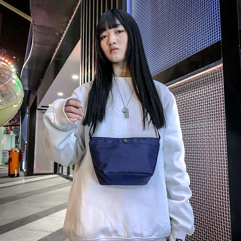2025 New Korean Style Simple Crossbody Bags Designer Women Small Women Versatile Oxford Cloth Shoulder Harajuku Casual Bucket Bag for Men