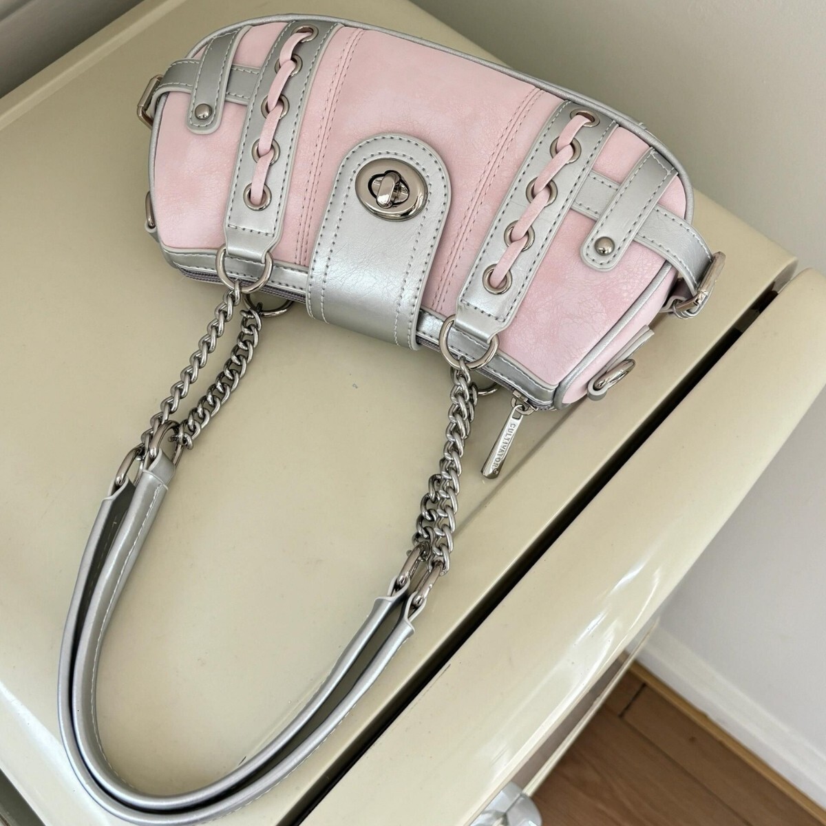 2025 New Women's Designer Handbag Fashionable Hot Selling Pillowcase Large Capacity Commuting Multifunctional Outdoor Vacation Bag Wallet Dinner 