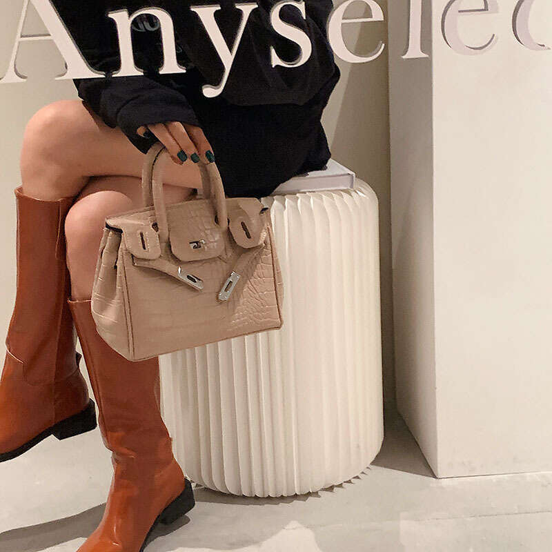 High-End Internet Celebrity Crocodile Pattern Small Bag for Women 2025 New Versatile Crossbody Handbag Trendy Korean Style This Year