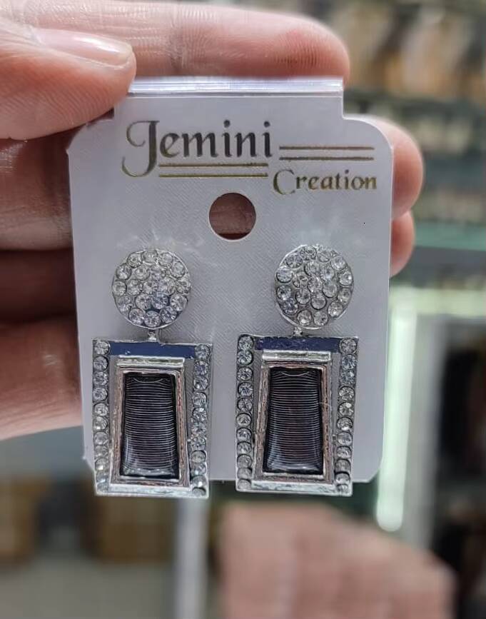 Fashionable Glass and Transparent Crystal Earrings with Rhodium Plated Back Closure, Suitable for Women's Fashion Earring Set