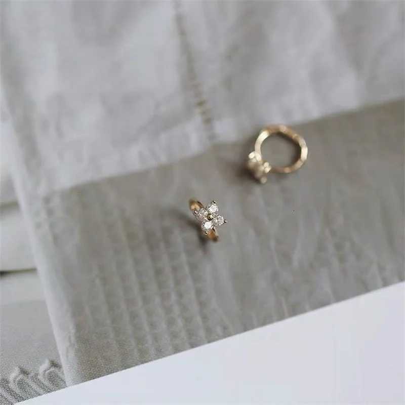 Tren Cute Sweet Hollow Heart Zircon Hoop Earring For Women Classic Shiny Stud Earrings Fashion Small Ear Buckle Female Jewelry XJ250814