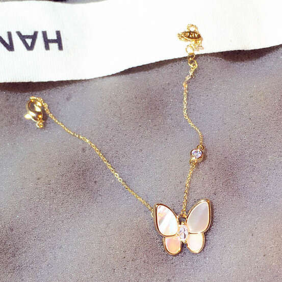 New Fashion Korean and Japanese Style Exquisite Zircon Butterfly Imitation Shell Elegant Bracelet Jewelry for Women S00305