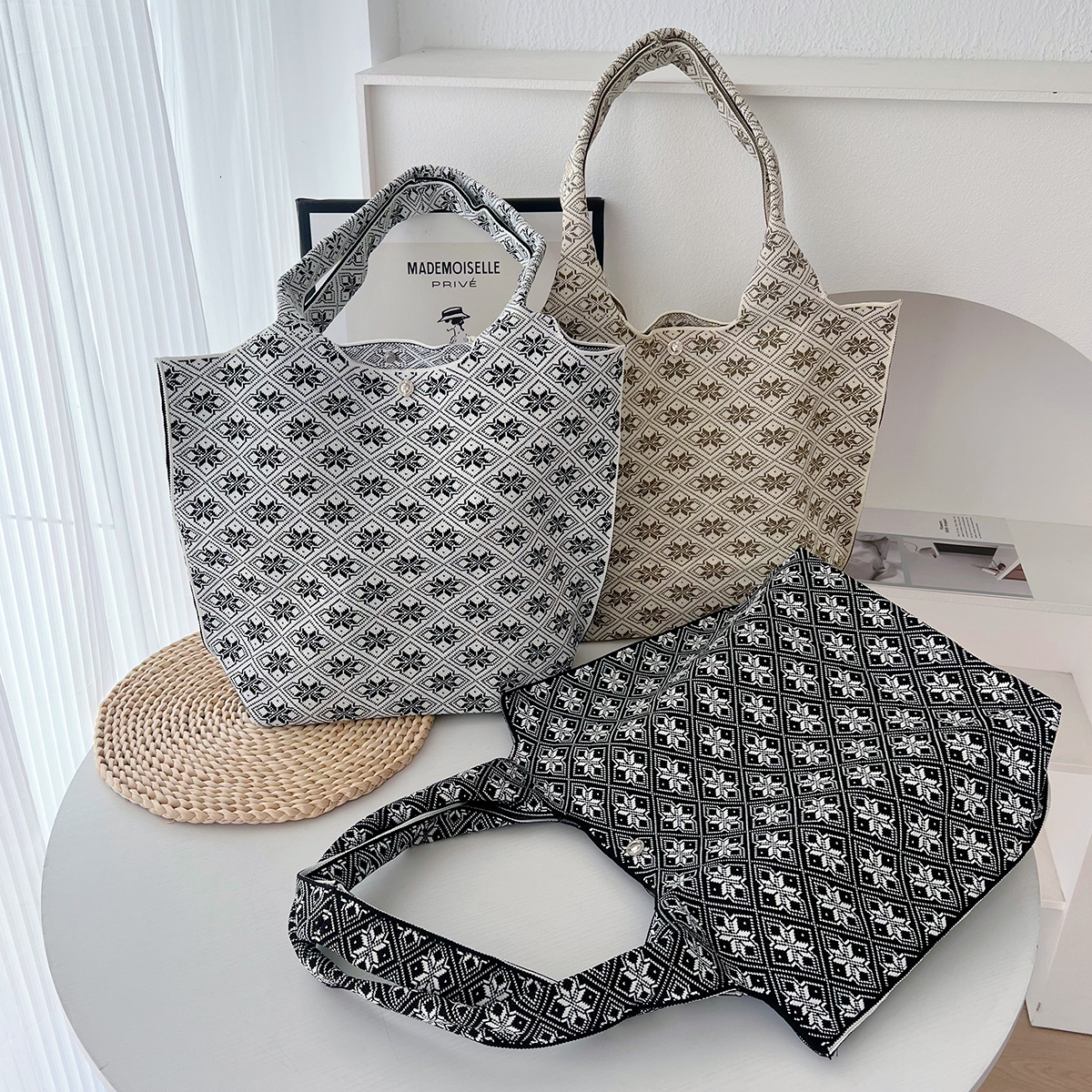 Luxury bag designer bag Niche Design Fashion Trend Large Capacity Tote Bag for Women Spring Summer New Versatile Commuting Handbag