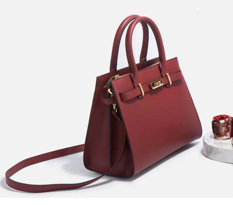 New Atmospheric Crossbody Handbag With Silk Scarf And Classic Satchel Style