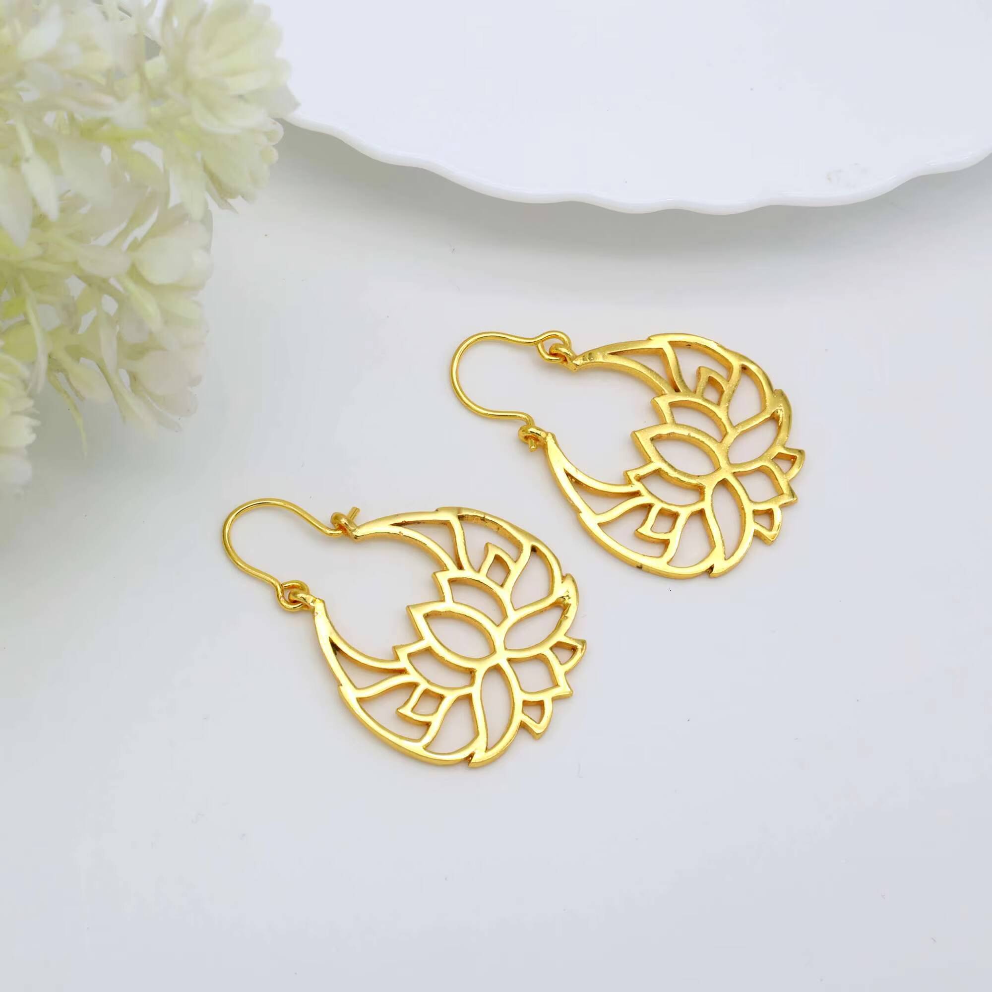 2024 Women's Gold-Plated Brass Flower Hollow Lotus Yoga Buddhist Jewelry Gift Fashion Earrings