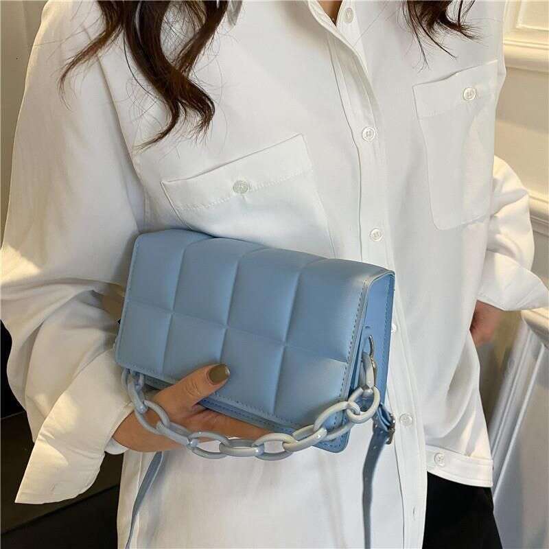 Niche Design High-end Chain Bag Foreign Style One-shoulder Small square 2023 new popular chain Messenger bag