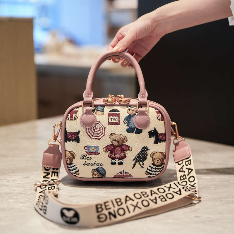 New Bear Beibao Embroidery Crossbody Fashionable Internet Celebrity Shoulder Bag High Quality