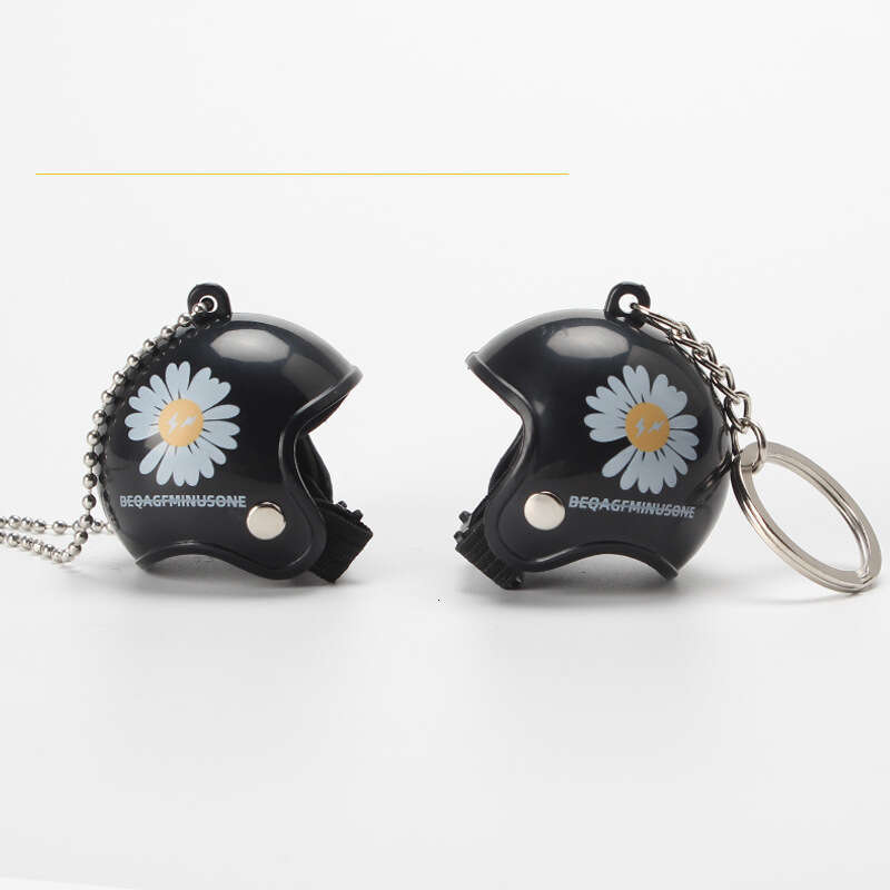 Daisy Windbreaker Duck Five-Star Helmet Keychain Creative Gift Pendant Key Ring