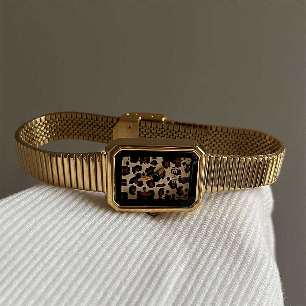 Vintage Style Snake Head for Women Leopard Print Strap Fashionable Unique Designer Niche Light Luxury Exquisite Quartz Watch