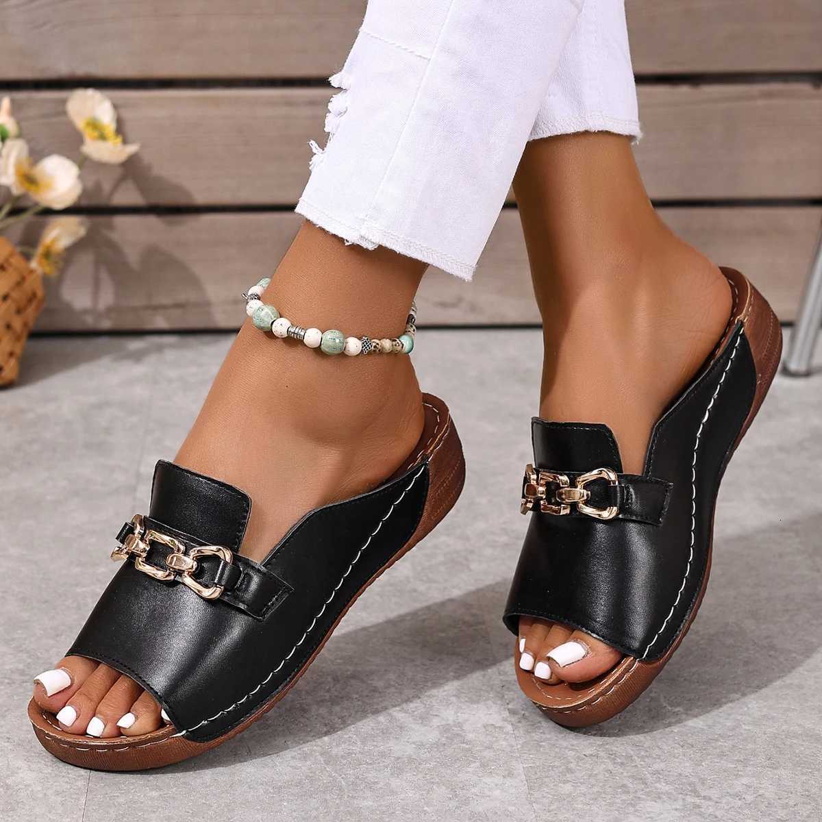 2025 Summer Retro Thick Bottom Platform Sandals for Women with Metal Chain Decor Plus Size 43 Non-Slip Beach Shoes W250814