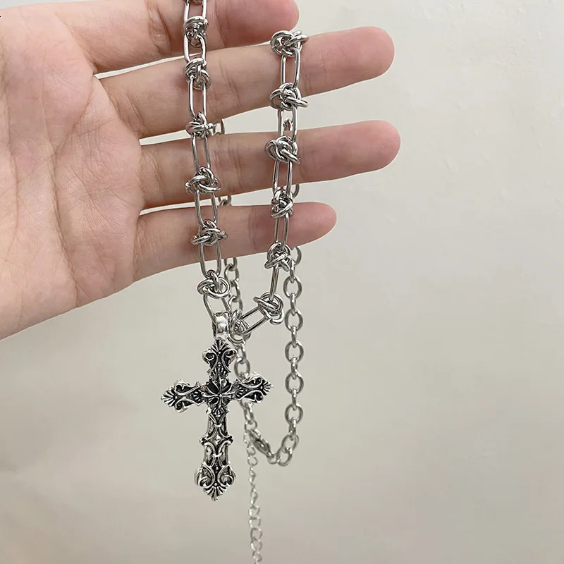 Vintage Punk Style Y2k Men and Women Twisted Cross Pendant Necklace Gothic Irregular Pattern Personality Trend Jewelry 250812