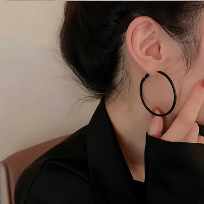 Women Black Hoop Earrings Geometric Circular Circles Jewelry for Ladies Vintage Round Earrings Baking Varnish Ear Decorations XJ250814