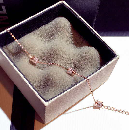 New Fashion Korean and Japanese Style Trendy Zircon Inlaid Circle Elegant Bracelet Jewelry for Women S00309