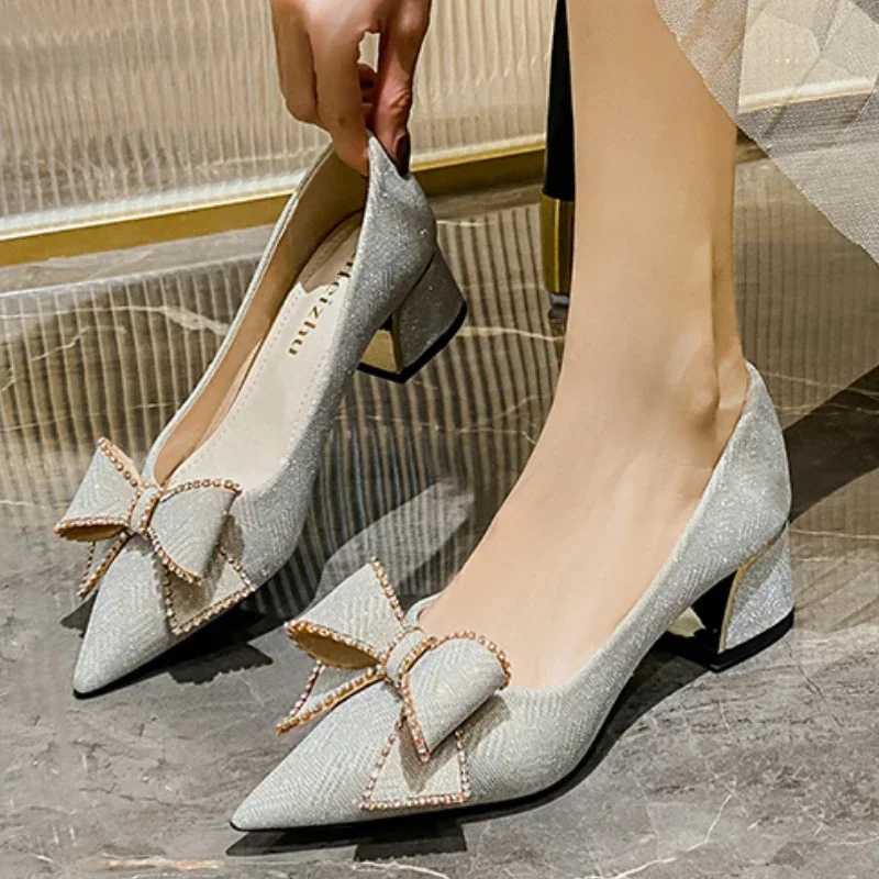 2025 Spring New Pointed Toe Crystal Butterfly-knot Shoes for Women Pumps Ladies Med Heel Luxury Dress Party Wedding Shoes Female W250814