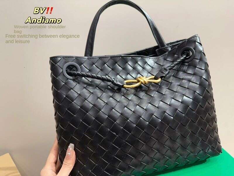 Retro Niche Design Large Capacity Metal Rope Buckle Woven Shoulder Tote Bag