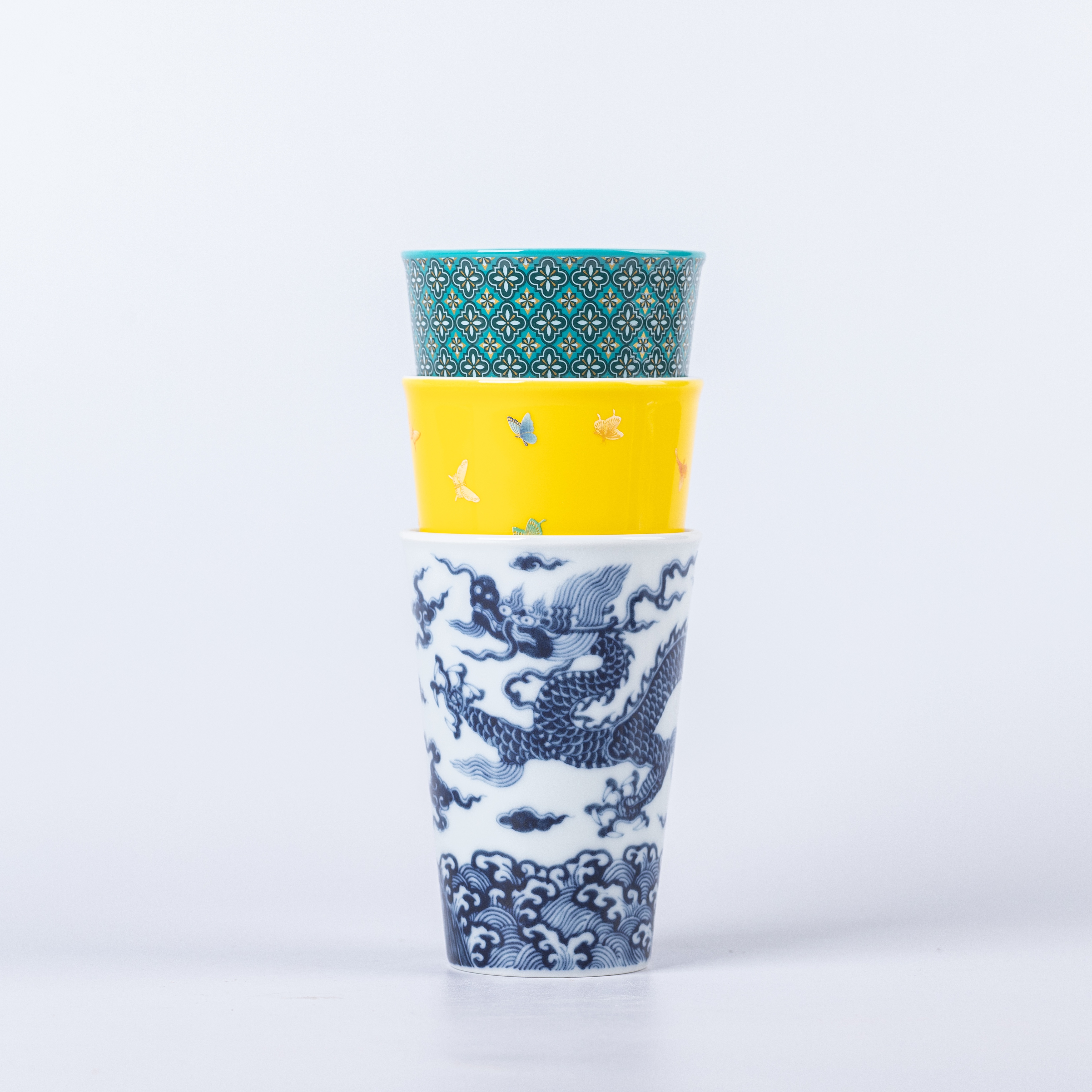 Fine China Soda Cup 260ml for Coke and More. made from porcelain with 3 patterns: flowering begonia pattern, hundred-butterfly motif, blue-and-white d