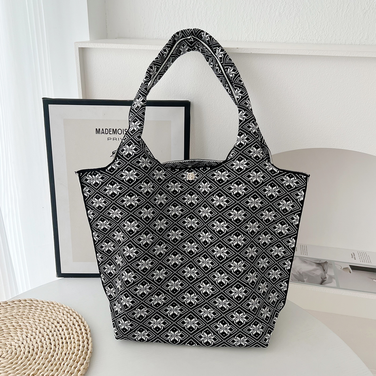 Luxury bag designer bag Niche Design Fashion Trend Large Capacity Tote Bag for Women Spring Summer New Versatile Commuting Handbag