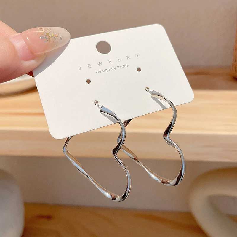 Minimalist Big Heart Hoop Earring for Women Unique Gold Color Wave Loop Ear Statement Party Jewelry Christmas Gift XJ250814