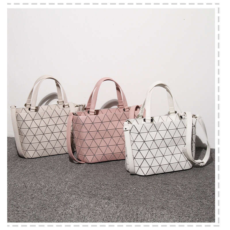 Japan New Fashion Handbag Women's Briefcase Bucket Geometric Quilted Single Shoulder Crossbody Crystal Bag designer bag B5
