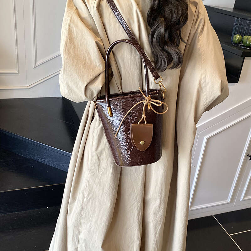 2025 New Niche Handbag High-Quality Texture Bucket for Women Simple Shoulder Casual Crossbody Bag