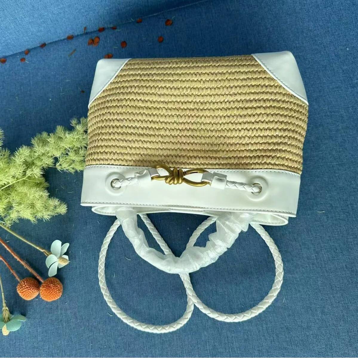 French straw woven summer new niche design splicing PU vintage one-shoulder crossbody bag fashionable ladies handbag high-quality