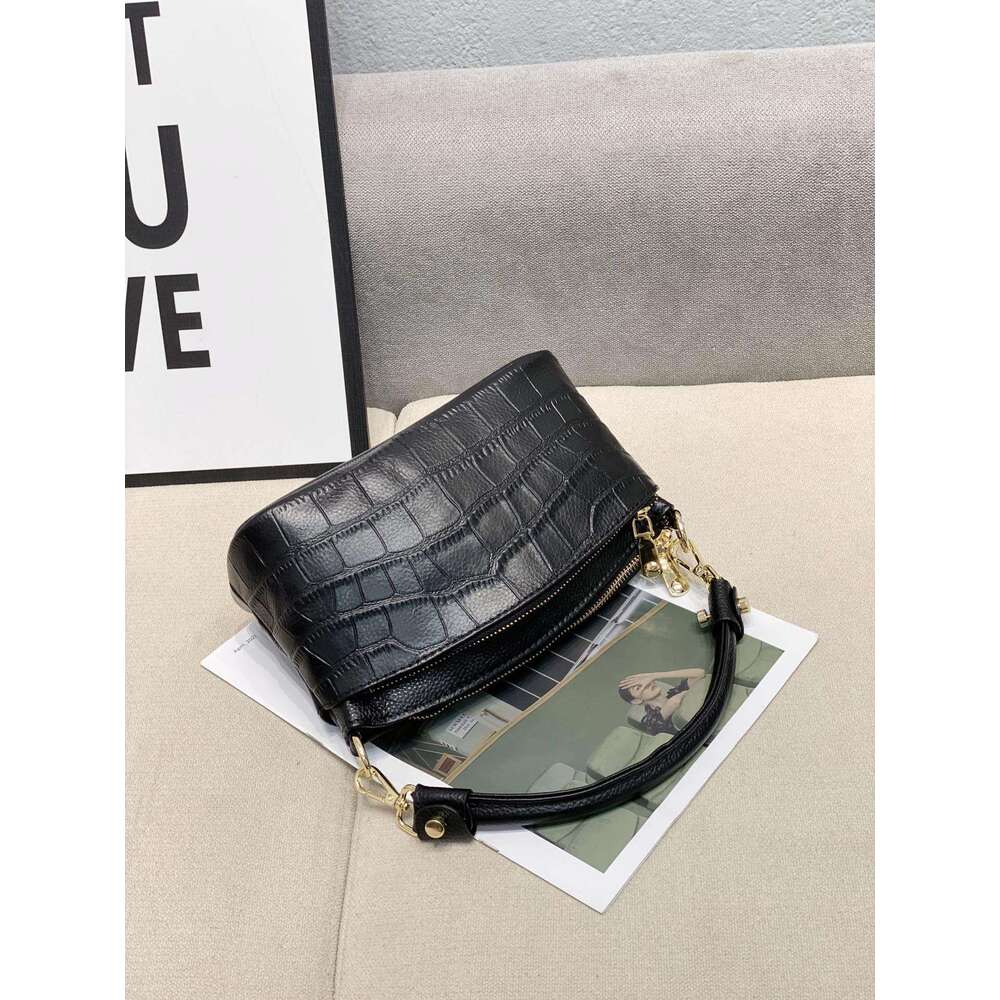 Hot Selling New Top Layer Cowhide Women's Single Shoulder Crossbody Shell Bag Fashionable Large Capacity Design Designer Bags