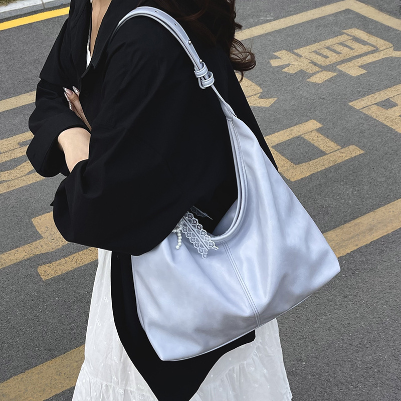 designer bag 2025 New Versatile Luxury bag Stylish Large Capacity Underarm Bag for Women Fashion Simple Niche Commuter Shoulder Crossbody Bag