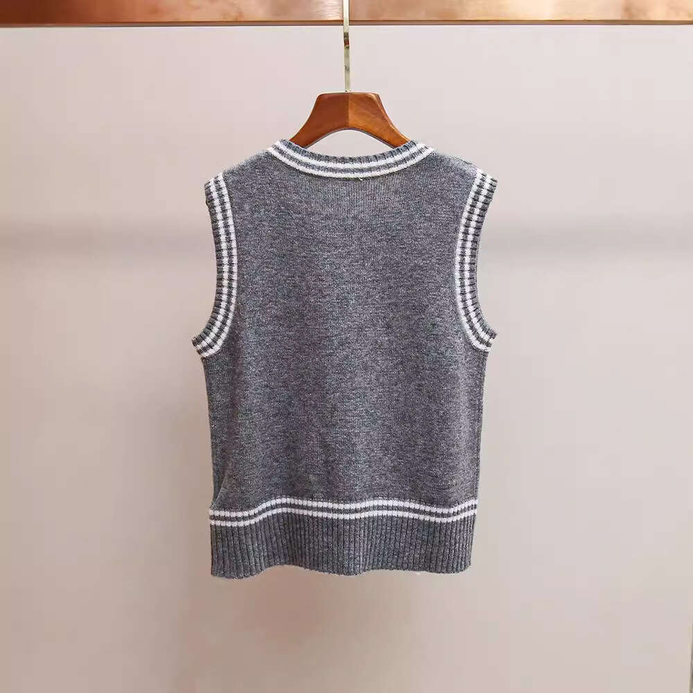 High-End Women's Fashion Color-Block Striped Round Neck Sleeveless Knitted Vest Top For Women