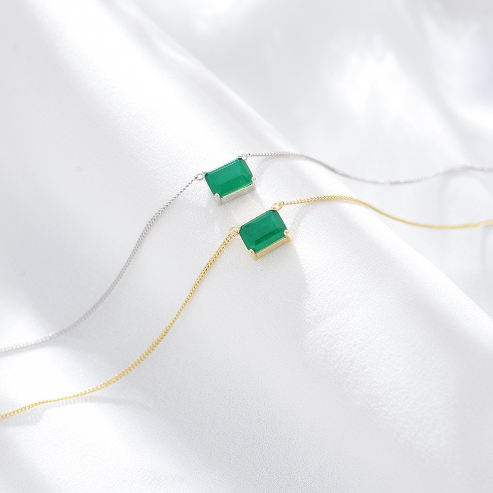 S Pure Sier Square Emerald Color Necklace for Women, Niche Design Sense, Light , Simple Single Dia Clavicle Chain Jewelry for Women
