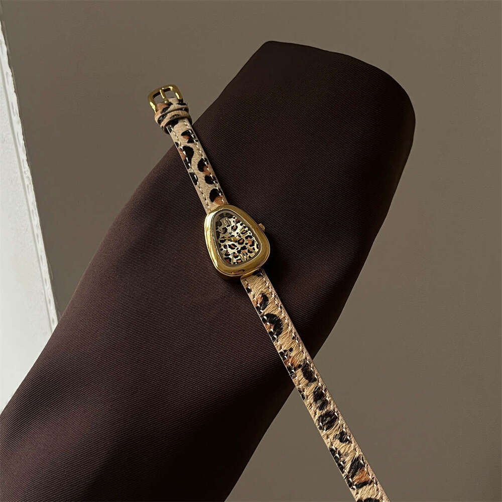 Vintage Style Snake Head for Women Leopard Print Strap Fashionable Unique Designer Niche Light Luxury Exquisite Quartz Watch