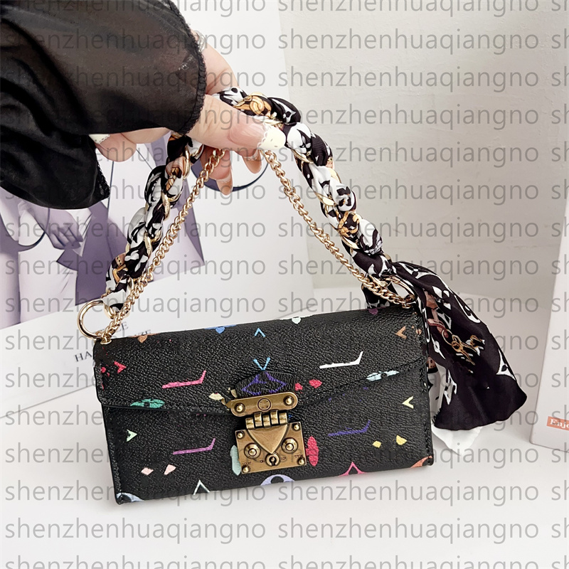 Designer Leather Phone Cases Crossbody For iPhone 16 Pro Max 15 Pro Max 17 Air 14 13 16 Plus Samsung Galaxy S25 Ultra S24 Plus s23 Case Card Holder Flip Wallet Case Chain