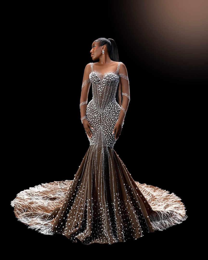 Sexy Mermaid Evening Dresses For Women Sheer Neck Long Sleeves Gown Pearls Beaded Feather Sweep Train Dress Party Customized Dress