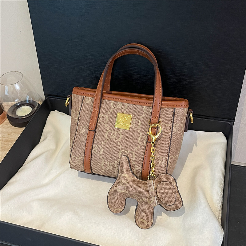 2025 New Women's Designer Fashion Basket Bag Women's Handbag High End Sense Single Shoulder Crossbody Bag Design High End Banquet Dress Bag 