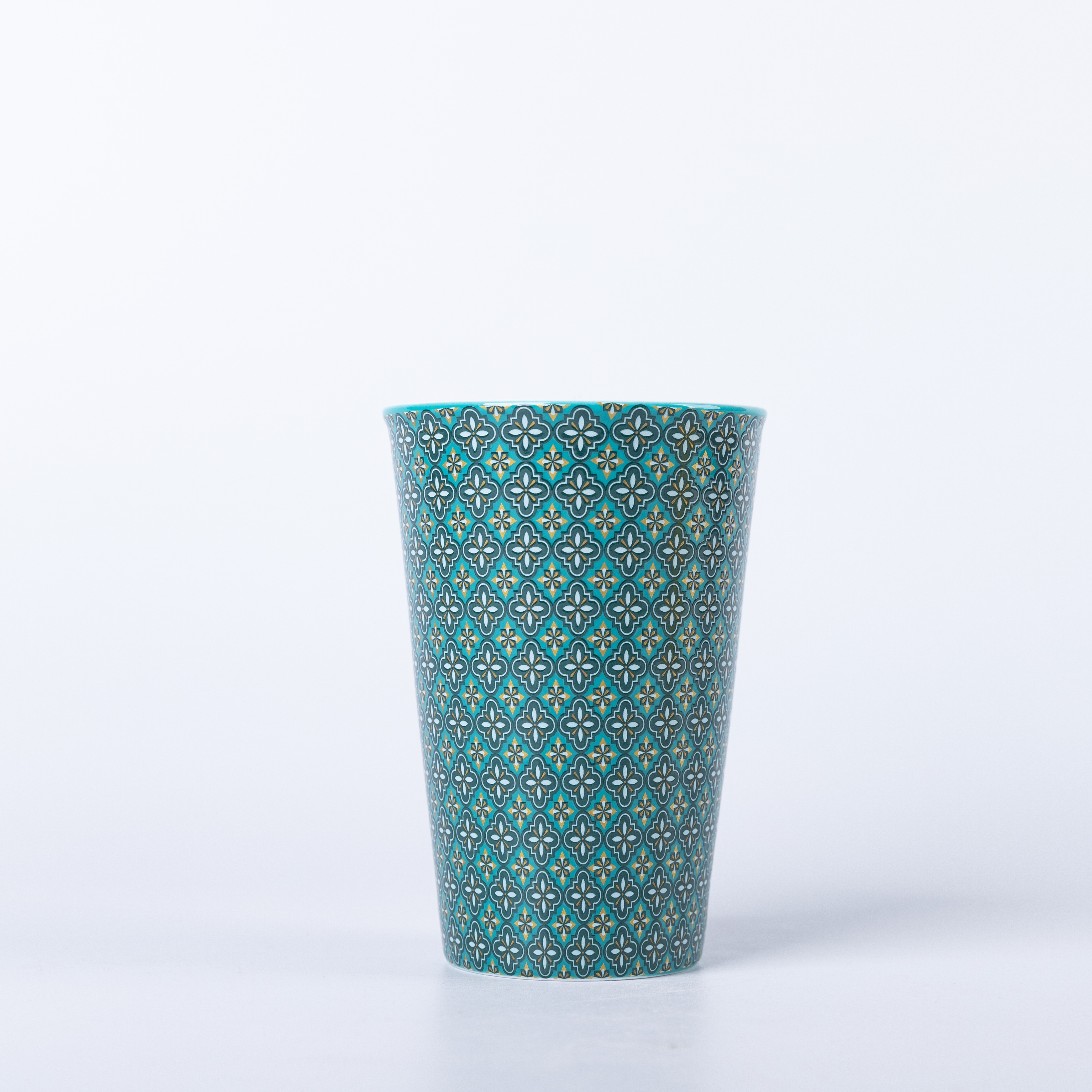 Fine China Soda Cup 260ml for Coke and More. made from porcelain with 3 patterns: flowering begonia pattern, hundred-butterfly motif, blue-and-white d
