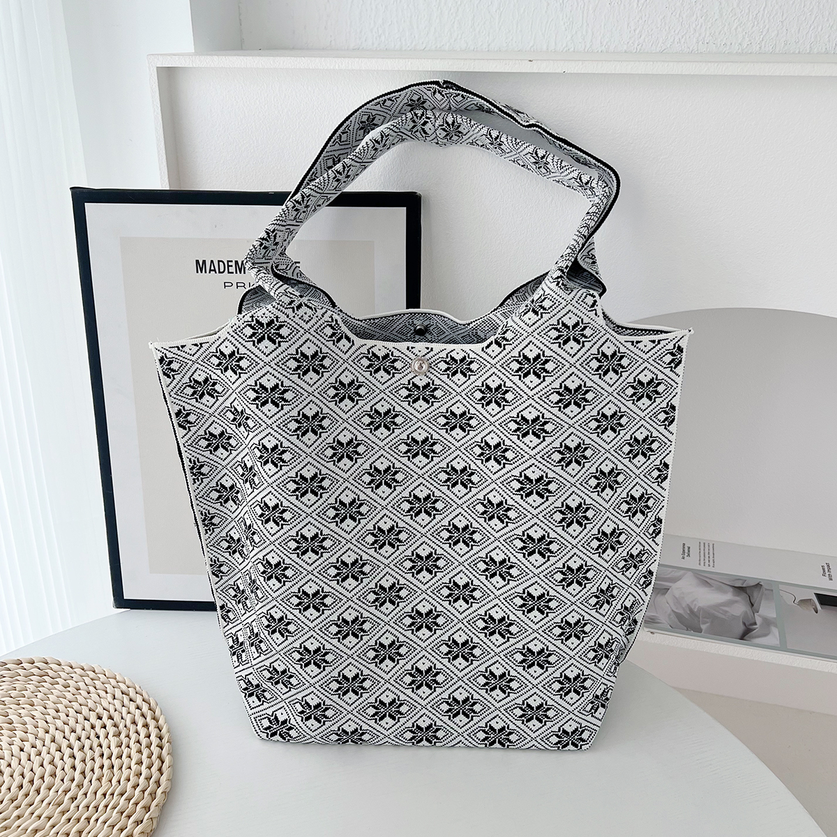 Luxury bag designer bag Niche Design Fashion Trend Large Capacity Tote Bag for Women Spring Summer New Versatile Commuting Handbag
