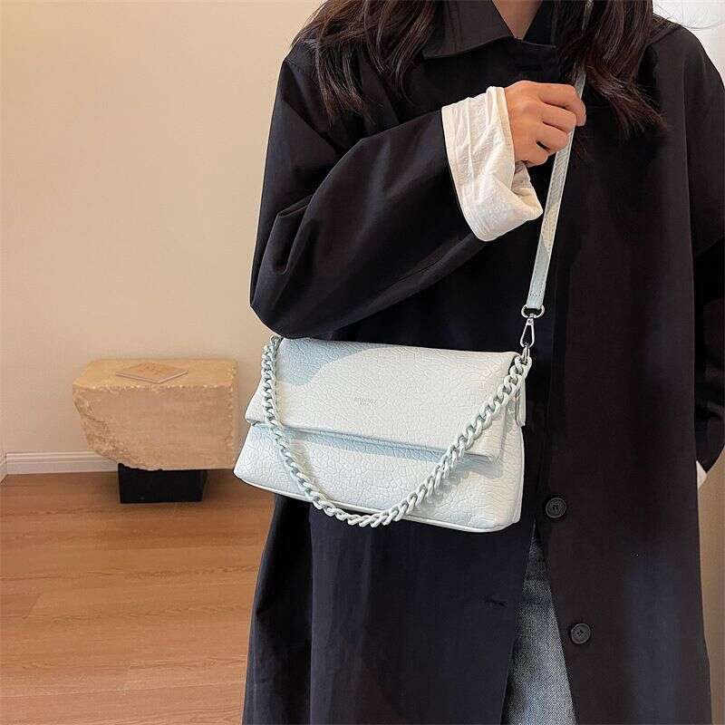 Minority Simple And High-end Chain Handbag Bag Women's New 2023 Summer fashion Messenger small square bag
