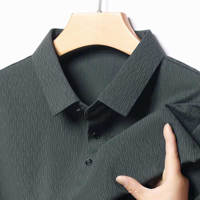 Light Luxury Seamless Short Sleeved T-shirt for Men in Summer 2025 Thin Ice Silk Cool Half Sleeved Top Casual Polo Shirt for Men XJ250804