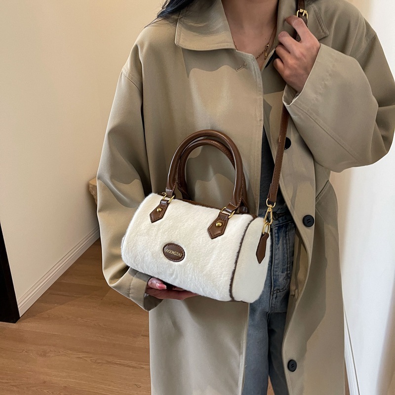Autumn Winter Vintage Fluffy Bag 2025 New Women's Bag Trendy Luxury Bag Versatile Crossbody Handbag Boston Bag