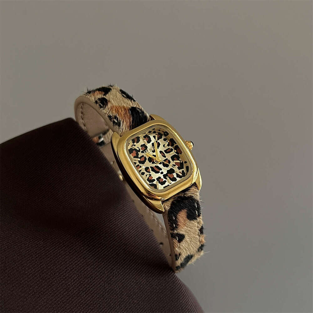 Vintage Style Snake Head for Women Leopard Print Strap Fashionable Unique Designer Niche Light Luxury Exquisite Quartz Watch