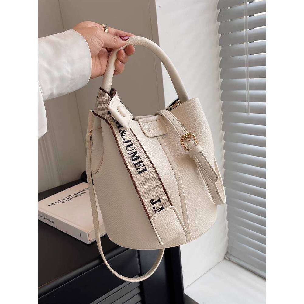 Fashion Large Capacity for Women Simple NEW free shipping Versatile Bucket 2025 Spring Summer Niche High-end Trendy Shoulder Bag