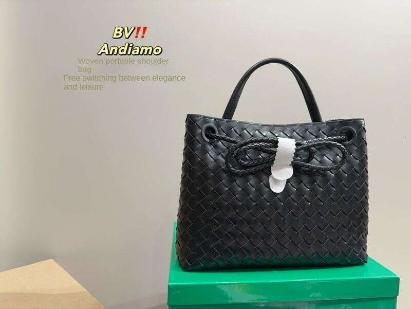Retro Niche Design Large Capacity Metal Rope Buckle Woven Shoulder Tote Bag